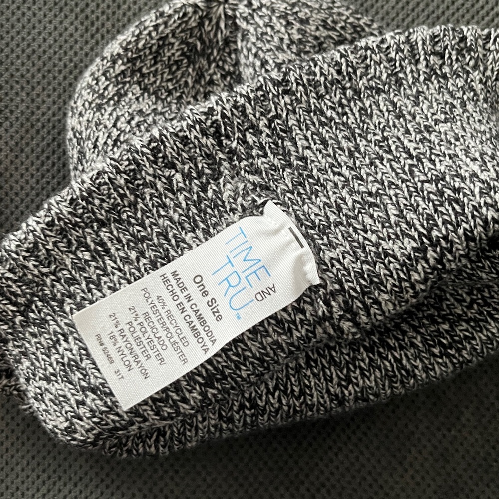 Time and Tru Black and White Knit Hat - Picture 2 of 2